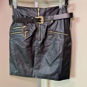 Guess Faux leather high waisted skirt with‎ gold hardware size 6 new with tags